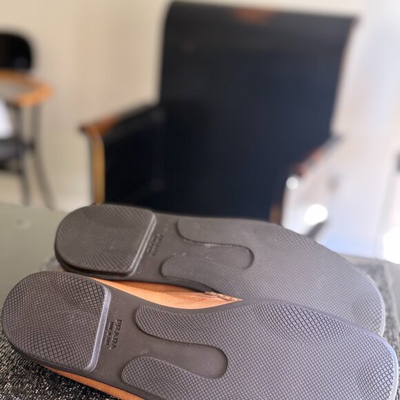 PRADA - Picture 4 of 4